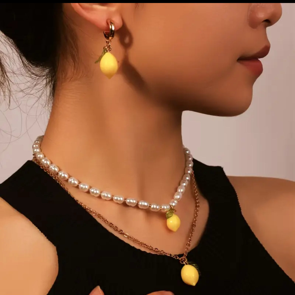 Parure Dolce Limone – Collier perles & Boucles d’oreilles citronnées