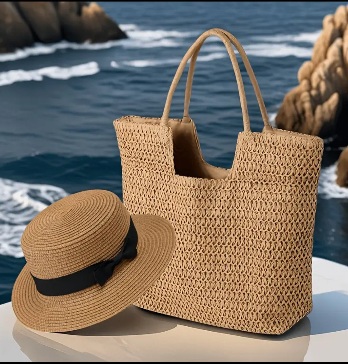Ensemble Plage Élégance – Sac cabas en paille & chapeau à ruban noir